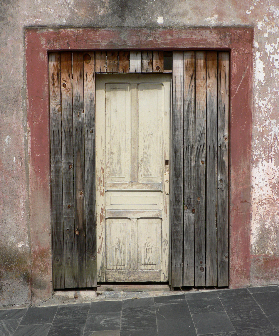 Puerta de una casa de Ortigueira. Galicia. Agosto 2009