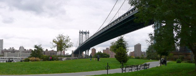 Puente Manhattan, sobre el East River de New York City. Octubre 2009
