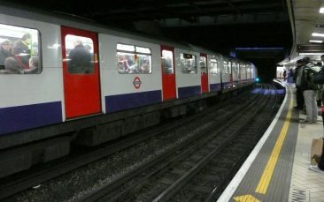 Metro en la estación de Victoria