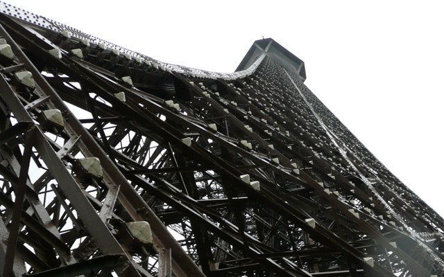 Detalle de la Torre Eiffel desde la planta 2
