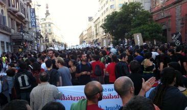 Manifetsación #15M, subiendo por calle Alcalá desde Plaza Cibeles