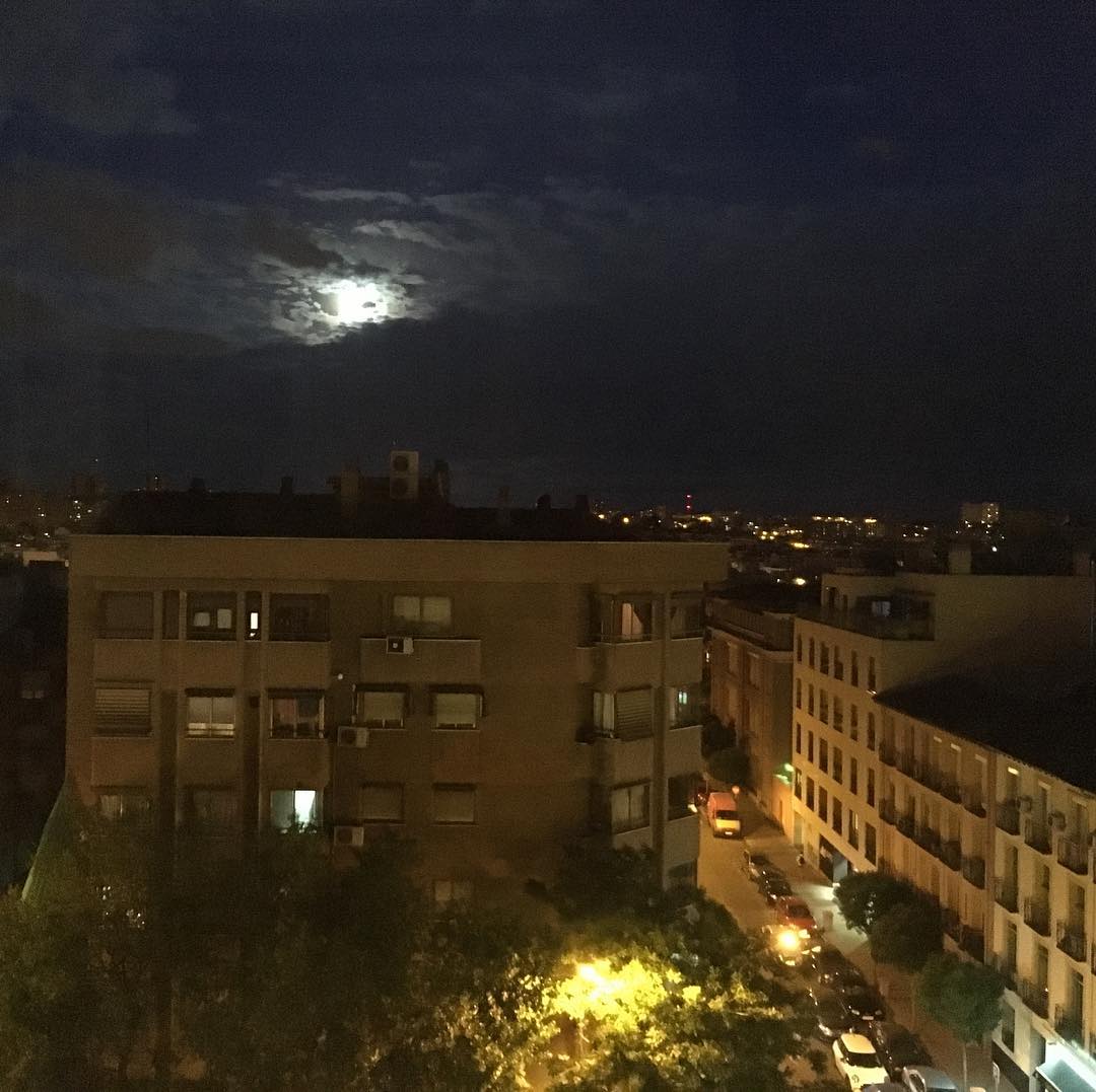 Luna llena sobre Madrid#ciudad