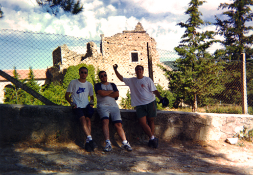 Danny, Iván y yo a la sombra en la valla del Montaserio de El Piélago