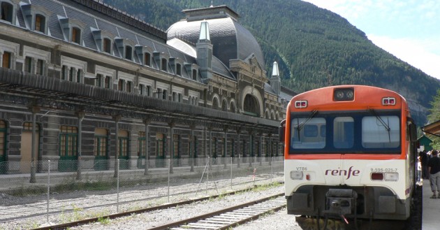 Canfranc Estación y el Canfranero. 19 Julio 2009