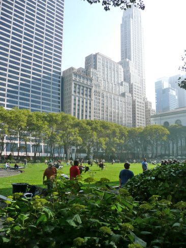 Bryant Park soleaddo en domingo, mi rincón favorito