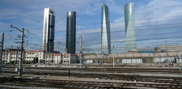 Cuatro Torres Business Area de Madrid, vistas desde la estación de Chamartín