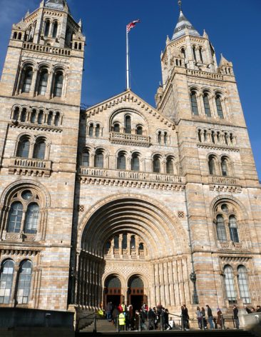 Entrada principal del Museo de Historia Natural de Londres