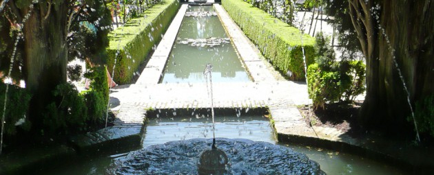 Jardines y fuentes del Generalife, en la Alhambra de Granada