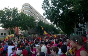 El antes, la afición colapsa la Cuesta de San Francisco