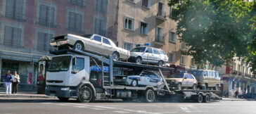 Tráiler de coches de policia