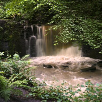 Cascada en Pittencrief Park, Dunfermline