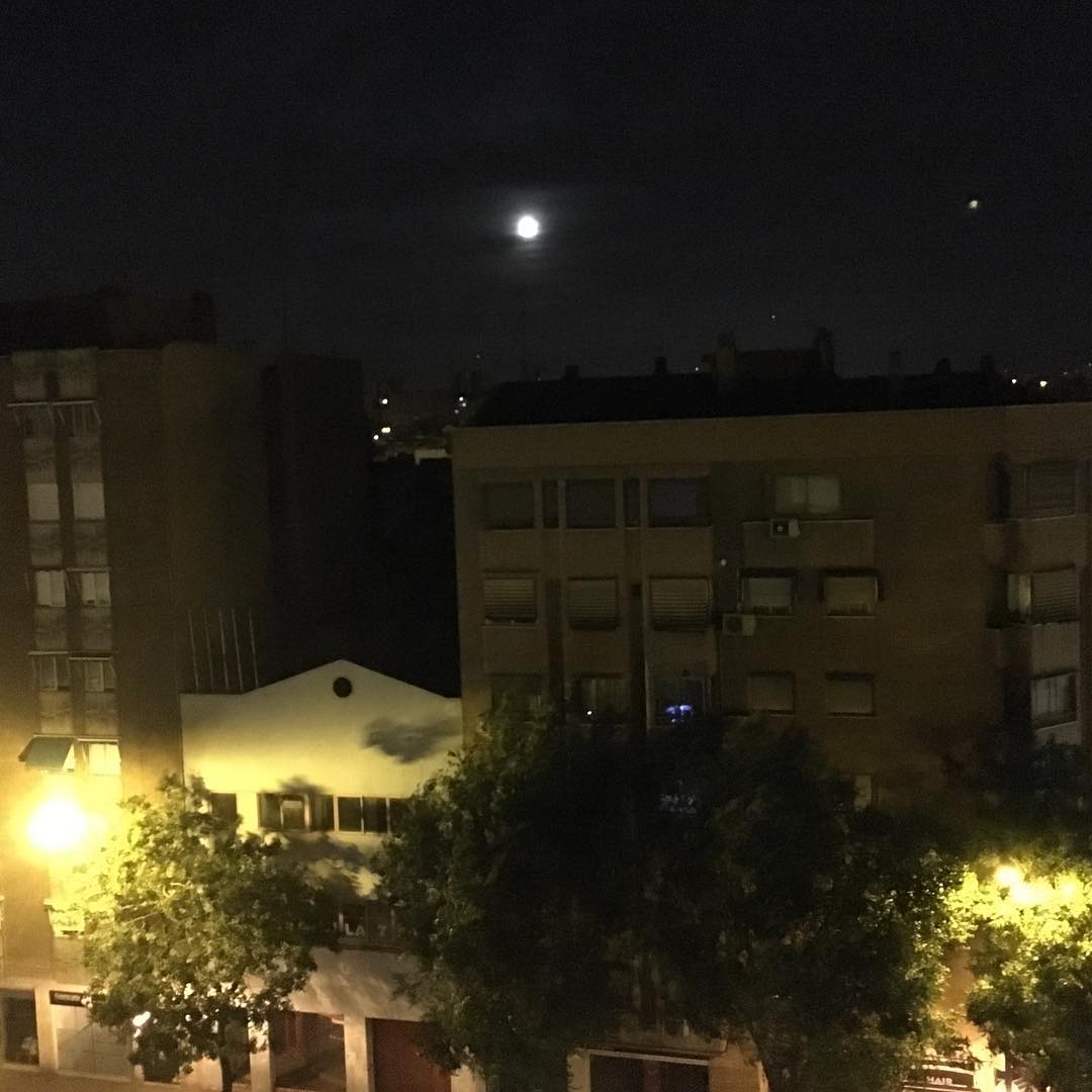 Luz de luna en la ciudad